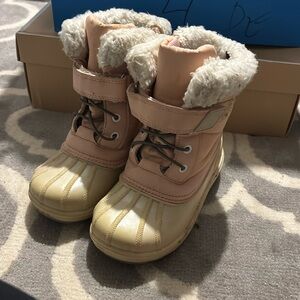 Toddler size 11 snow boot